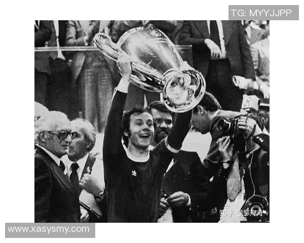 足球皇帝贝肯鲍尔的传奇人生与足球历史的辉煌交织之路